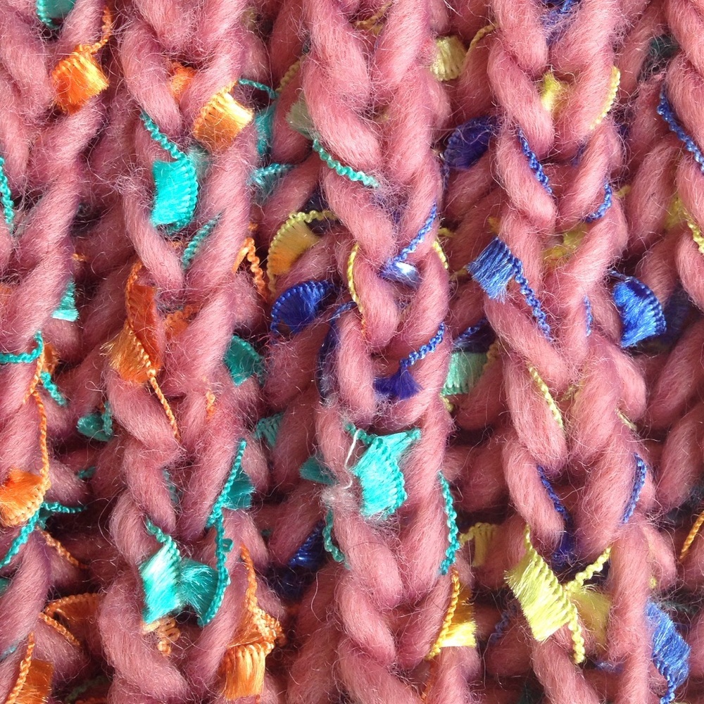 Bulky and warm knit infinity scarf - Picture 2 of 2